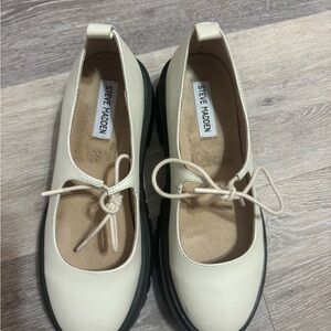 Steve Madden Cream Flats Versatile Comfort